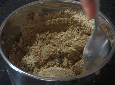 peanuts leaving oil for 2 ingredient laddu or shenga or kadalekai unde