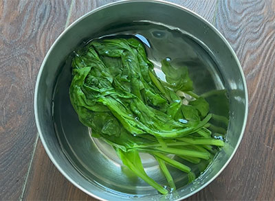 blanched palak leaves for aloo palak recipe