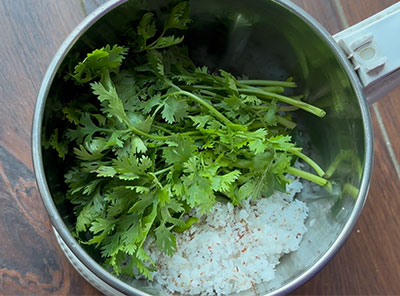 coriander leaves for masale avalakki or masala poha recipe