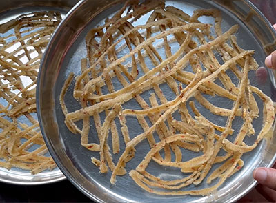 dried avalakki sandige recipe or poha papad