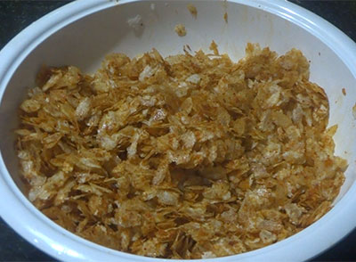 mixing avalaki upkari or spicy thin poha snacks
