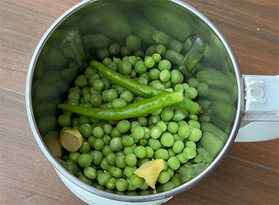 green peas, green chilli and ginger for batani or green peas dosa recipe