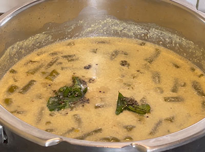 tempering beans bili huli or huralikayi sambar