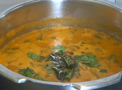 tempering beans sambar recipe or huralikayi huli