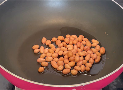 oil and peanuts for bhadang churumuri or mandakki recipe