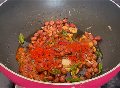 red chili powder and asafoetida for bhadang churumuri or mandakki recipe