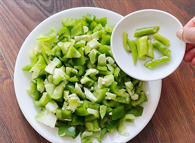 chopped capsicum and green chillies for capsicum green chilli chutney recipe