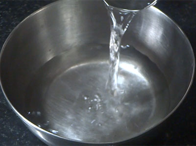 water and vinegar for how to clean stove burner