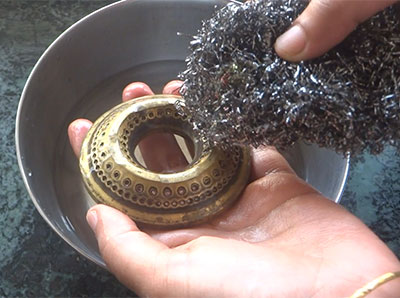 scrubbing burners for how to clean stove burner