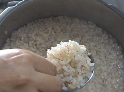 cooked rice for boiled rice kanji or kucchalakki ganji recipe