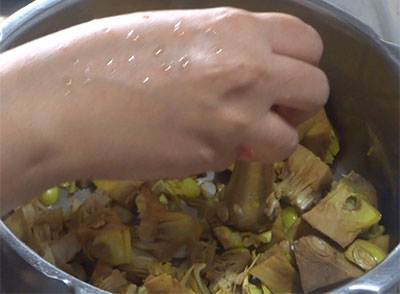mashing cooked raw jackfruit for halasinakayi palya or raw jackfruit stir fry