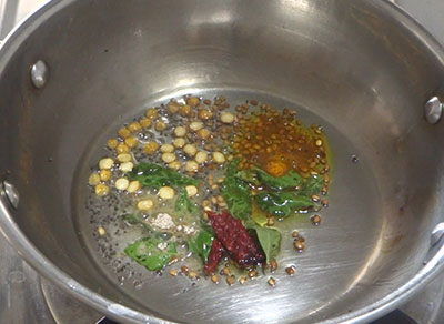 turmeric powder and asafoetida for halasinakayi palya or raw jackfruit stir fry