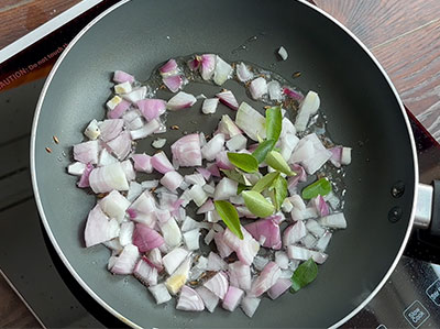 onion and curry leaves for hookosu palya or gobi fry recipe
