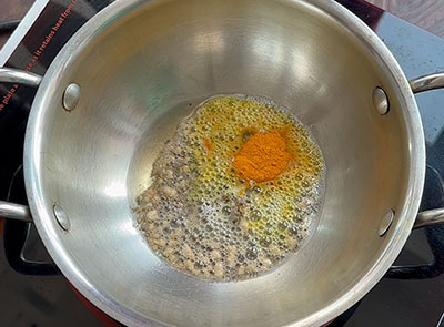 turmeric powder for Ingu menasu recipe or green chilli side dish