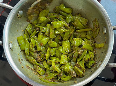 fried green chillies for Ingu menasu recipe or green chilli side dish