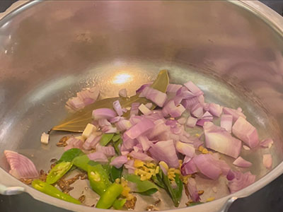 pepper and turmeric for khichdi recipe or moong dal kichdi