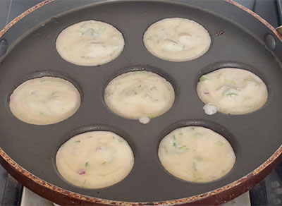 pan for making mandakki paddu or kadle puri guliyappa