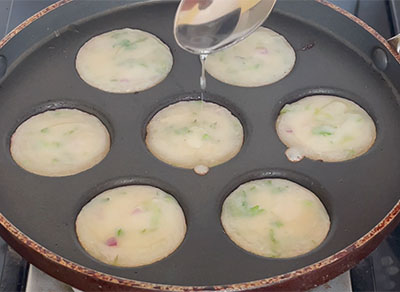 drizzle oil for mandakki paddu or kadle puri guliyappa