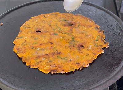 cooking masale avalakki rotti or poha roti
