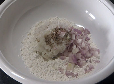 onion, coconut and cumin seeds for masale avalakki rotti or poha roti