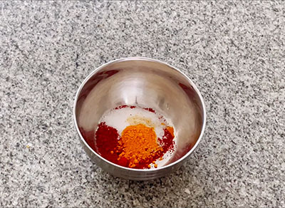 asafoetida and turmeric powder for masale shenga or kadalebeeja hurigaalu