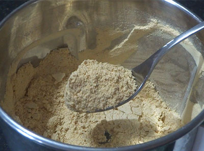 grinding for menthe hittu recipe or menthya chutney powder