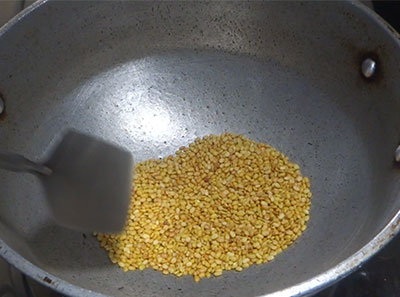 roasting moong dal for menthe hittu recipe or menthya chutney powder