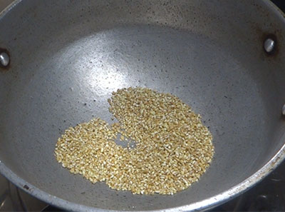roasting broken wheat for menthe hittu recipe or menthya chutney powder