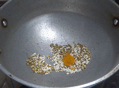 turmeric for menthe hittu recipe or menthya chutney powder