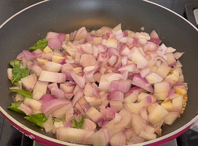 onions for Eerulli bhaji or onion gojju recipe