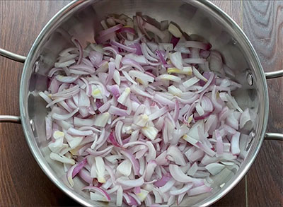 slice onion for onion bonda or eerulli unde pakoda