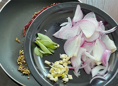 onion and garlic for eerulli saaru or onion rasam recipe