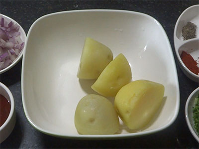 boiled potatoes for potato sandwich or aloo bread toast