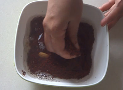 rinsing sesame seeds for ragi milk or halu or milkshake or juice