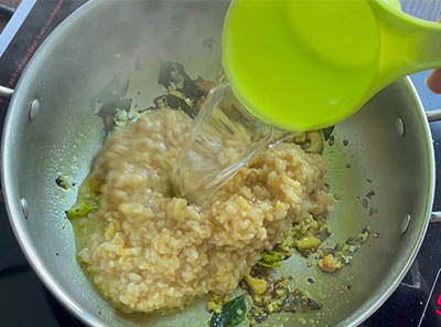 mixing rava pongal recipe or rave huggi