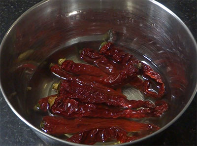 soaking red chillies for red chutney for masala dosa