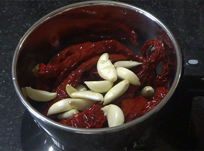 red chillies and garlic for red chutney for masala dosa