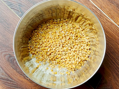 soaking rice and dal for thapale or togari bele dose or toor dal dosa recipe