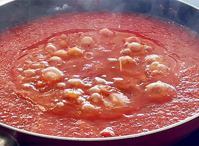 making instant tomato thokku or tomato chutney recipe