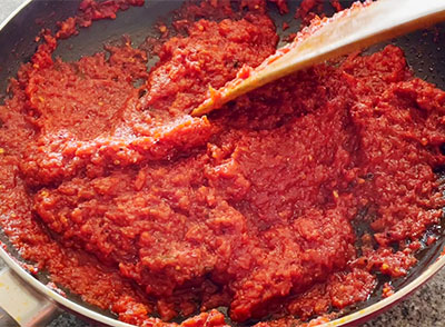 making instant tomato thokku or tomato chutney recipe