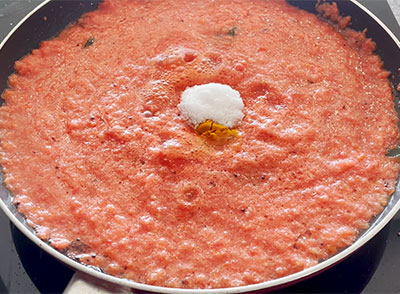 salt and turmeric for instant tomato thokku or tomato chutney recipe